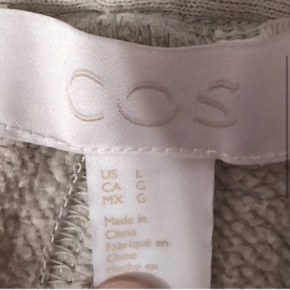 COS Women's Relaxed Fit Khaki Sweatpants
Loungewear Size Large - Picture 3 of 6